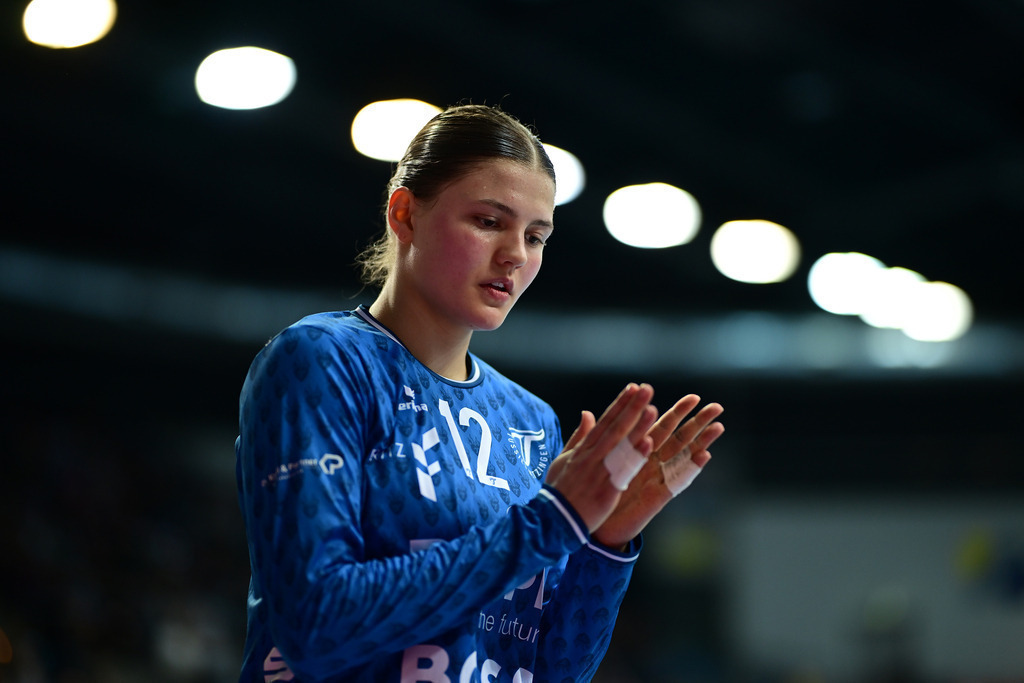 Handball I Frauen I Saison 2024-2025 I 1. HBF I 12. Spieltag I VfL Oldenburg - TuS Metzingen | Marie Weiss (12, TuS Metzingen) - Realisiert mit Pictrs.com