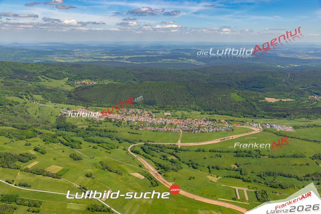 Das Luftbild der Stadt Sandberg wurde 2022 vom Flugzeug heraus erstellt (keine Drohnen-Aufnahmen) Aufnahmehöhe ca.450 Meter- hohe Bildauflösung und Druck-Qualität. Garantiert!