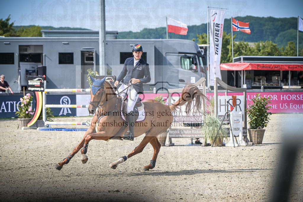 DOS_7384 | Entdecke hochwertige Reitturnierfotos von Foto Oger. Professionell, emotional und authentisch – jetzt Lieblingsmomente im Shop bestellen.Deutschlandweite Turnierfotografie. - Realisiert mit Pictrs.com
