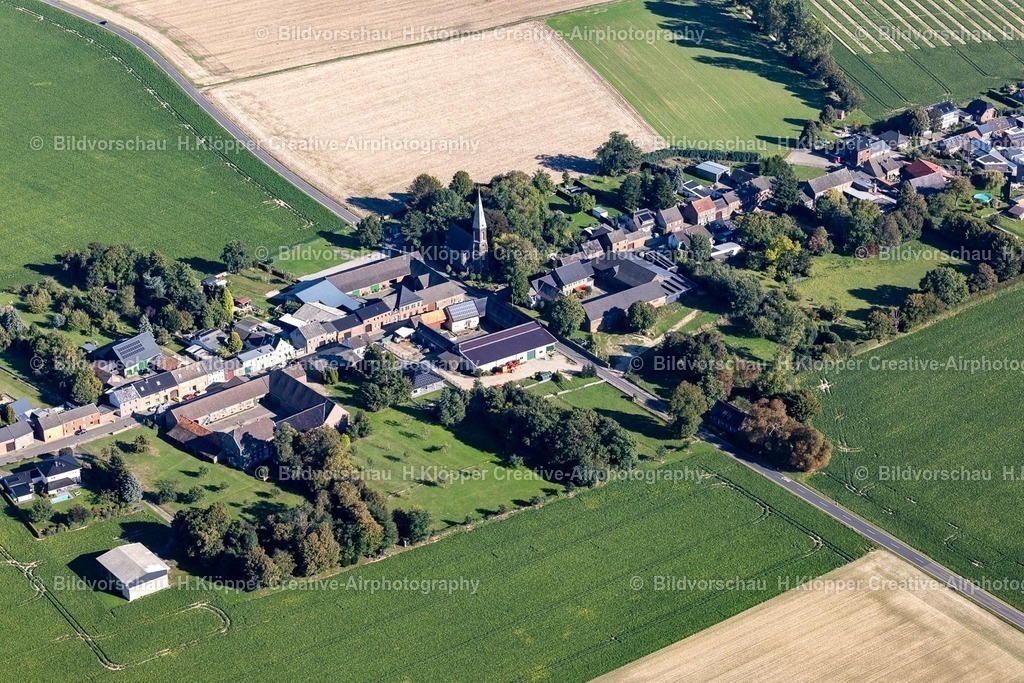 Lufbilder Titz-5812 | Ortsansicht der Straßen und Häuser der Wohngebiete in Kalrath im Bundesland Nordrhein-Westfalen, Deutschland - Realisiert mit Pictrs.com