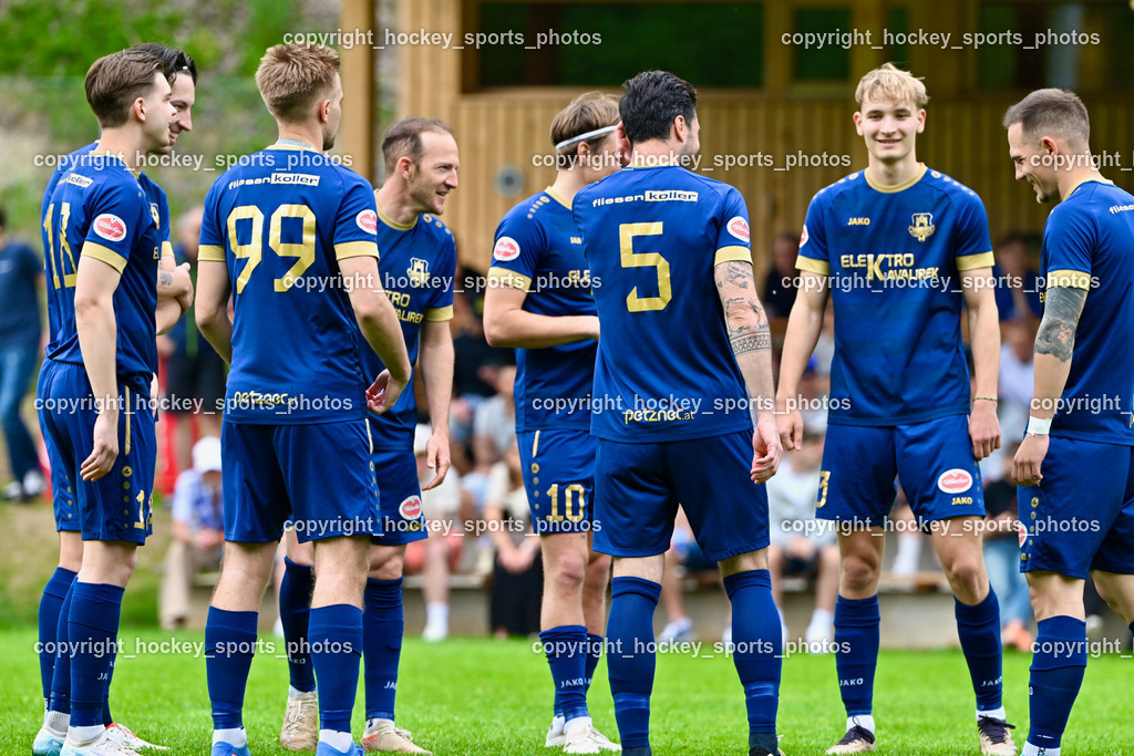 ATUS Velden vs. SV Dellach Gail | ATUS Velden Mannschaft, #99 Luca Alexander Pollanz ATUS Velden, #5 Roland Putsche ATUS Velden, #9 Tom Zurga ATUS Velden, ATUS Velden vs. SV Dellach Gail, ATUS Velden vs. SV Dellach Gail am 03.05.2025 in Velden (Wald Arena Velden), Austria, (Photo by Bernd Stefan)