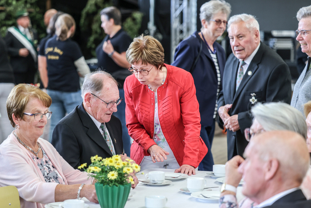 top-top.de 20240705-022 | Foto, Video, Fotografie, Videografie, Fotobox, DJ, Discjockey, Musik, Musikbox, Veranstaltung, Photobooth, Amazon, Ebay, Buchtipp, Bestseller, Autor, Verlag, Buch, Wesel, Hamminkeln, NRW, Dinslaken, Rees, Drohne, Hochzeit, Party, Fotobox, Wesel, Fotograf