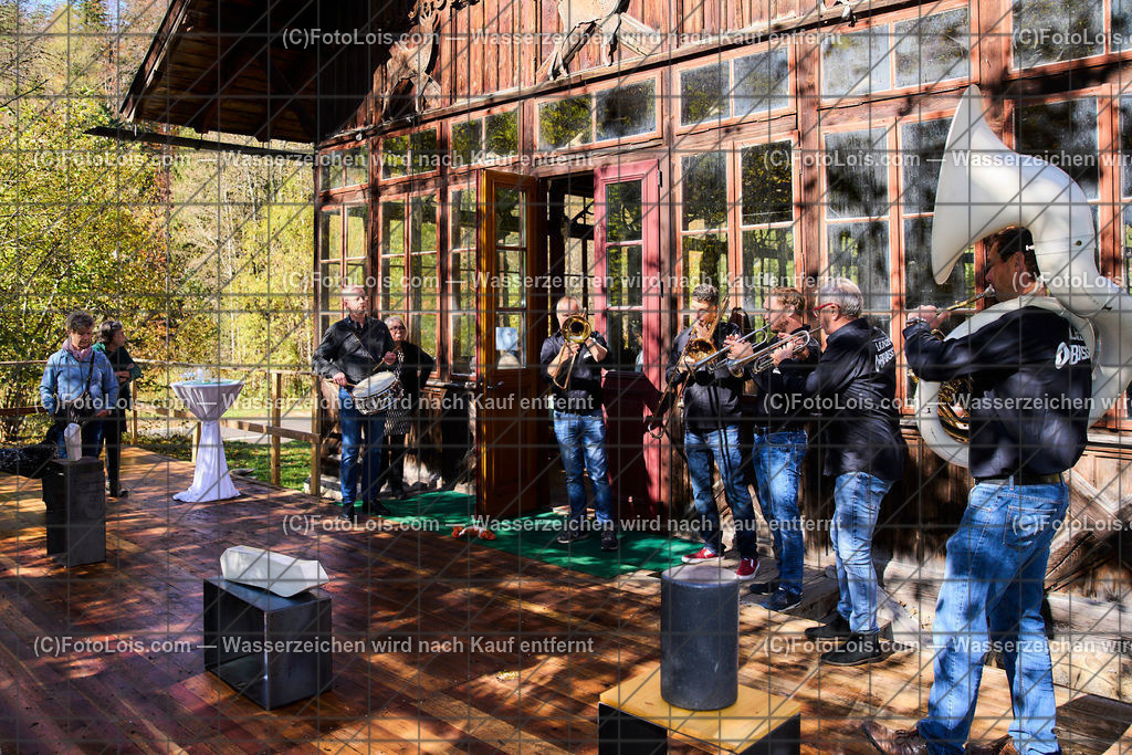 ALP1649_TdoA-NOe_SteinSkulpturen_Liunze Brass | (C)FotoLois.com, Alois Spandl, NÖ-Tage der offenen Ateliers, STEINSKULPTUREN von Maria HEINRICH, präsentiert im rothschild'schen Glassalon - am Sonntag mit musikalischer Untermalung von LIUNZE BRASS - sozusagen 'Das klingende offene Atelier der Steinskulpturen' in Langau/Maierhöfen, So 16. Oktober 2022.