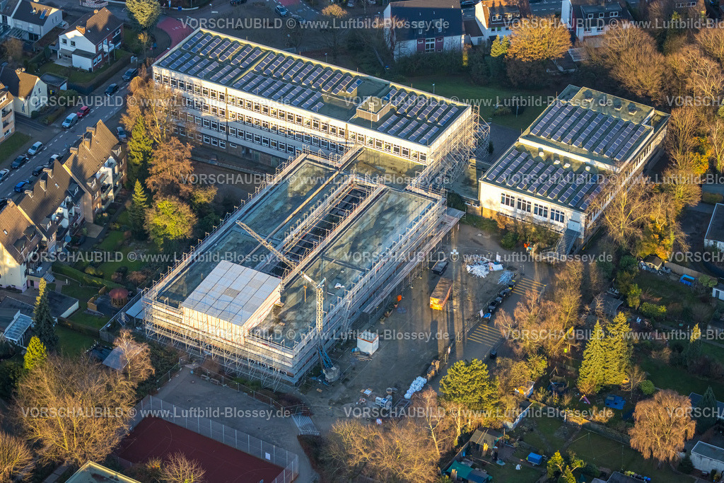 Bottrop251204431 | Luftbild, Josef-Albers-Gymnasium und Solardach, Baustelle mit Baukran und Baugerüst, Süd-West, Bottrop, Ruhrgebiet, Nordrhein-Westfalen, Deutschland