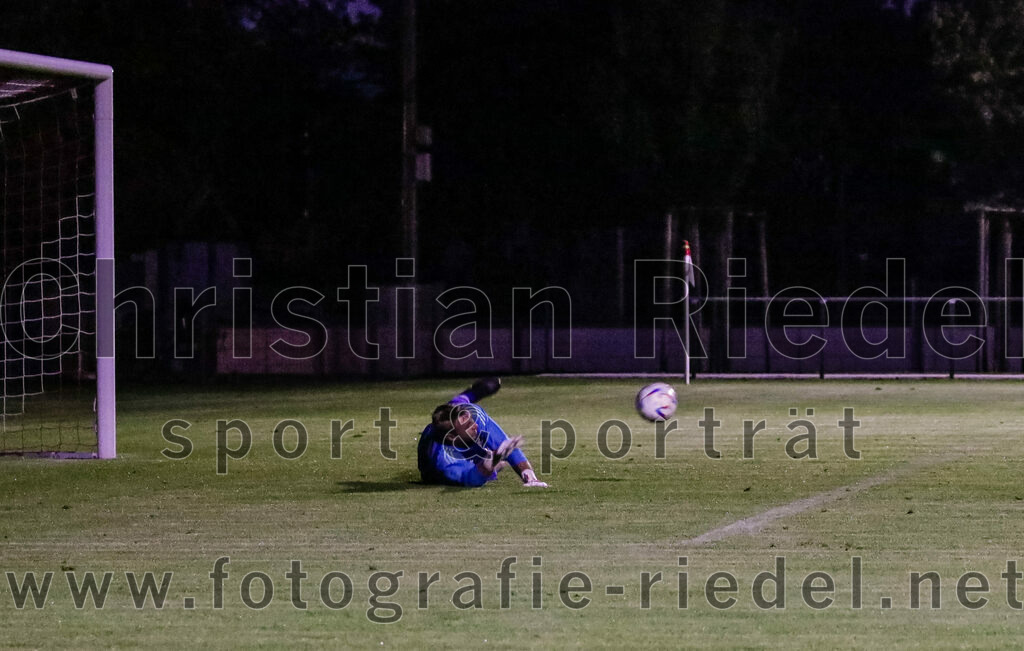 2023-09-07_106_FC_Finsing_gegen_FC_Moosinning_II | Finsing, Deutschland, 07.09.2023:
Fußball, Kreisliga 2023 / 2024, 8. Spieltag, FC Finsing gegen FC Moosinning II, Endergebnis: 3:0

Torwart Daniel Schröder (FC Finsing, #1)

Foto: Christian Riedel / fotografie-riedel.net
