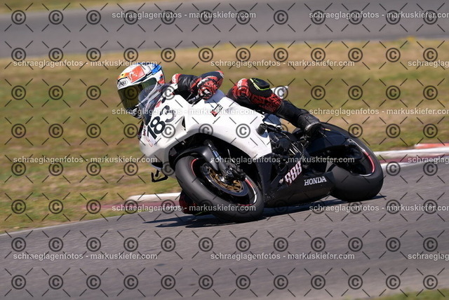 26bt04-1597 | markuskiefer.com - Realisiert mit Pictrs.com