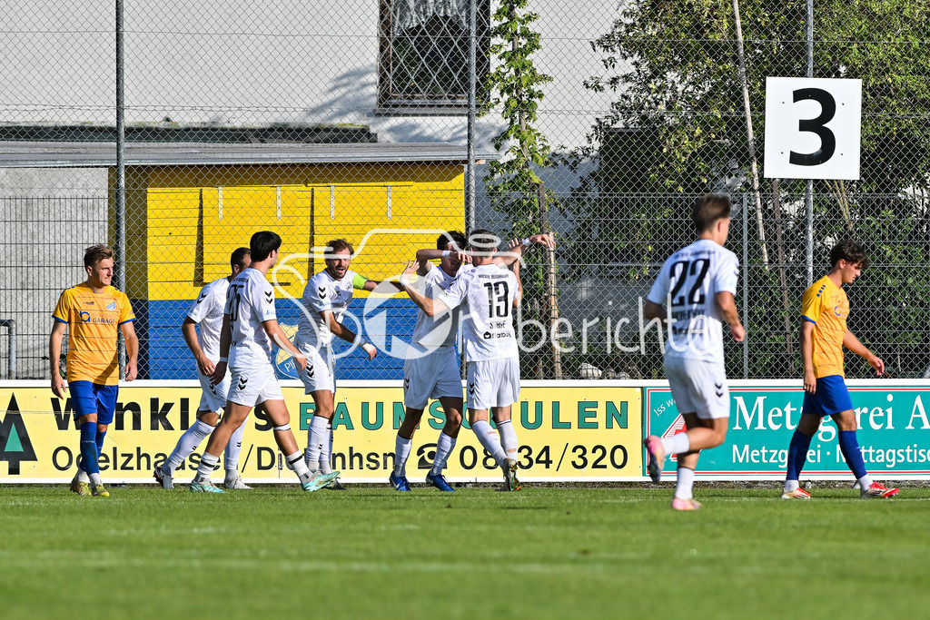 FC Pipinsried - SV Wacker Burghausen | Jubel nach dem Treffer zum 0-2 / Tor / Torschuetze / Freude / Happy / Landespokal Bayern: FC Pipinsried - SV Wacker Burghausen; Küchenstadel-Arena am 26.08.2025 / Moritz BANGERTER (SV Wacker Burghausen 17)