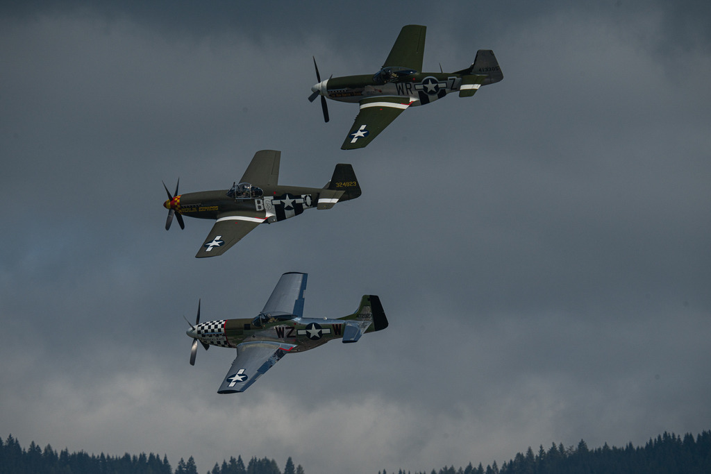 P51 Formation | 3 er Formation P51 Mustang - Realisiert mit Pictrs.com