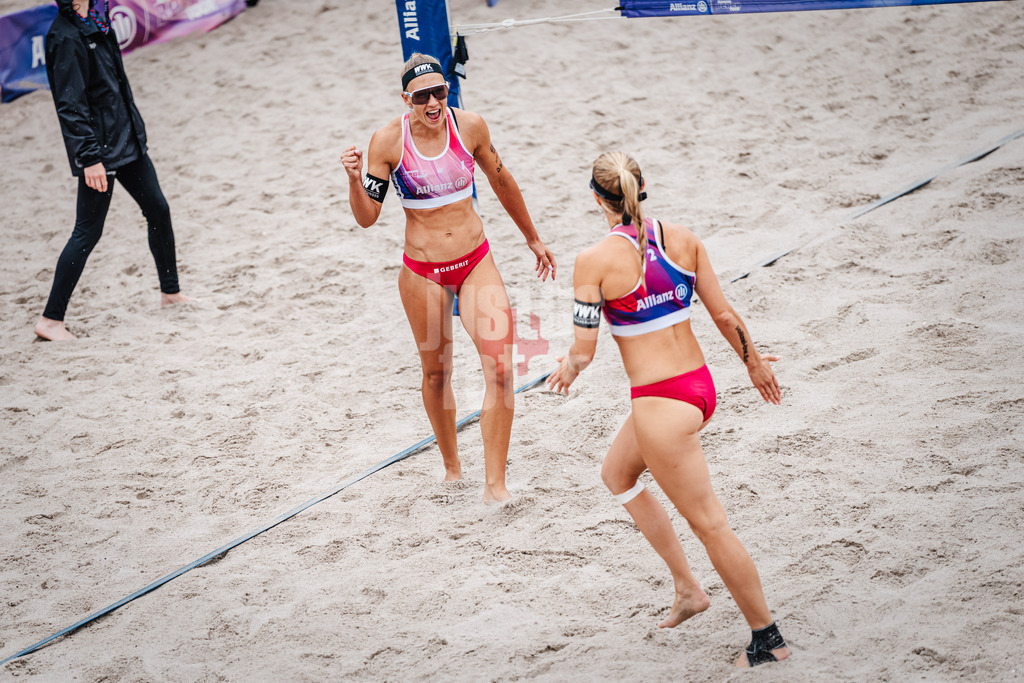 Beachvolleyball | Frauen | Allianz German Beach Tour 2024 | Tourstop Kühlungsborn 2 | 18.08.2024 | v.l. Sandra Ittlinger und Kim van de Velde Jubel