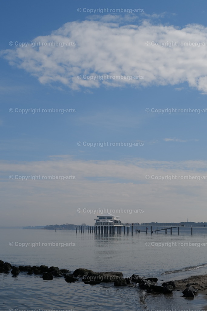 L1030802 | romberg-arts, romberg-arts.de, www.romberg-arts.de, Foto_Online_Shop, Julia Fuhrmann, Köln, Fotos, Fotografie, Fotokunst, Kunstdrucke, Naturfotos, Aktfotos, Nacktfotos, schwarz_weiß_Fotos, Blumenfotos, Blumen, Tiere, Beton, Korrosion, Lächeln, Drucke