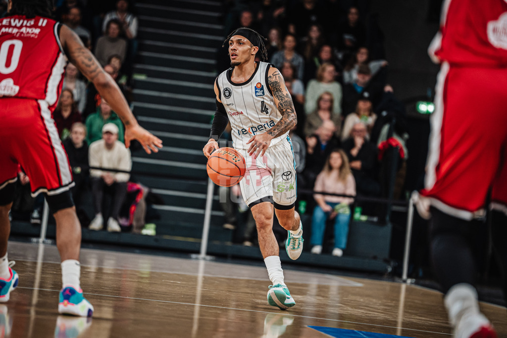 Basketball | Männer | Saison 2024/2025 | easyCredit Basketball Bundesliga | 18. Spieltag | Veolia Towers Hamburg vs. FIT/One Würzburg Baskets | 26.01.2025 | Jaizec Lottie (#4, Veolia Towers Hamburg)