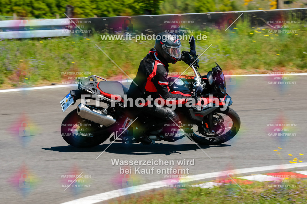 Moto-TeamOBK-22064 | Hier findet Ihr Bilder von Touristenfahrten auf der Nürburgring Nordschleife oder von anderen Veranstaltungen die ich besucht habe. Viel Spass beim Durch Schauen 