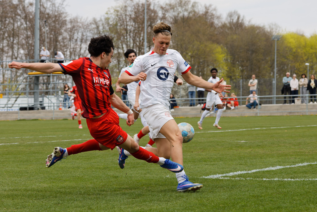 FCHOFK_260418_6-40 | 1.FC Heidenheim 1846 vs. Offenbacher Kickers, Fußball, U17, B-Junioren, NWL, U17-DFB-Nachwusliga, 2025/2026, 10. Spieltag, 18.04.2026 in Heidenheim, Walter-Birkhold-Jugendstadion (Foto: Michael Bulling) - Realisiert mit Pictrs.com