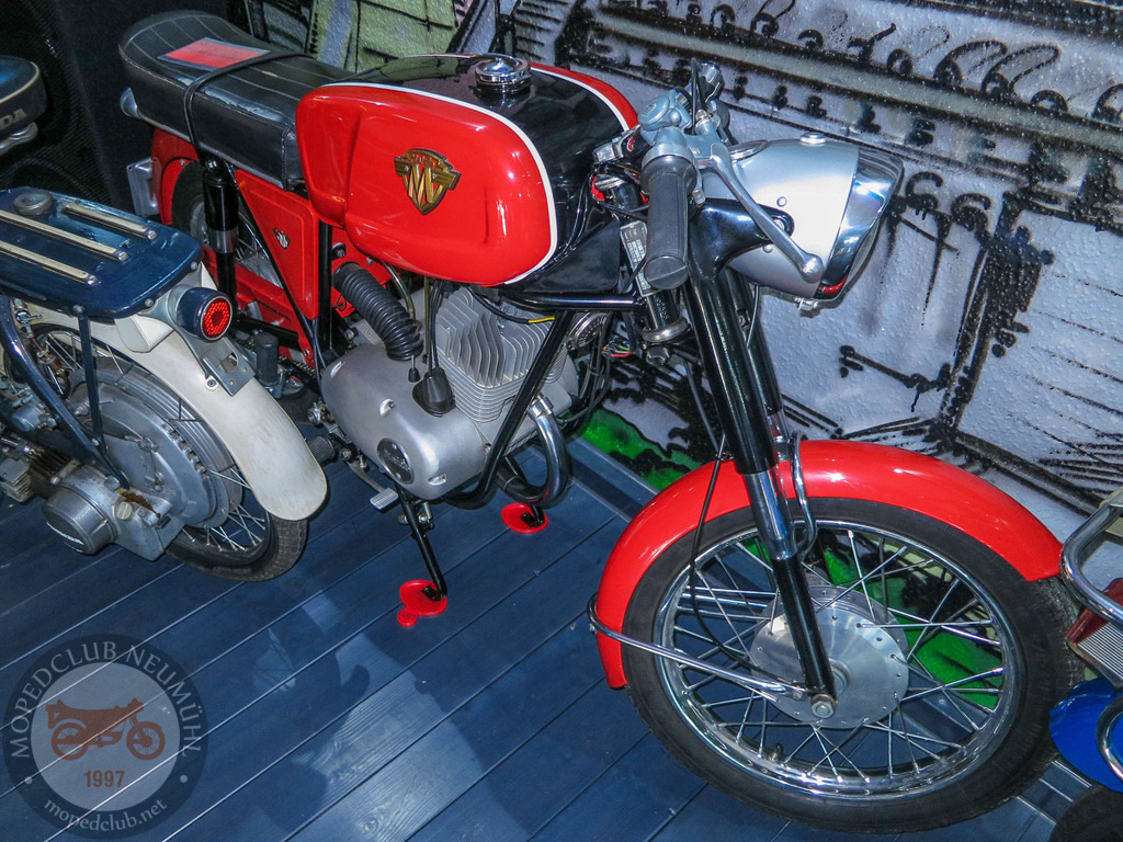 MopedmuseumNeumühl_151023_061 | Bildergalerie von Sport-Ereignissen aber auch von weiteren spannenden Dingen - nicht nur vom Niederrhein. In Anlehnung an den bekannten Spruch von Hanns Dieter Hüsch heißt das Motto: "Niederrhein ist überall".  - Realisiert mit Pictrs.com
