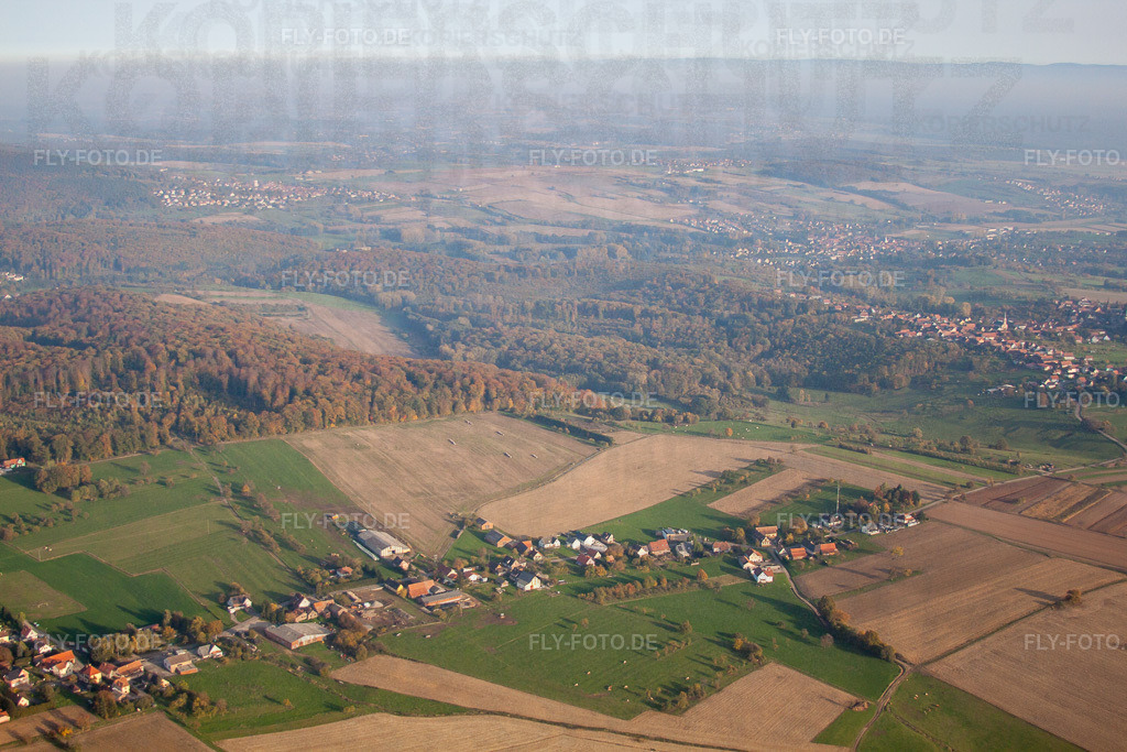 Ortsansicht | Luftbild: Ortsansicht in Nehwiller-près-Wœrth im Bundesland Bas-Rhin in Frankreich. Foto: IMG_54133.jpg vom 21.10.2012 durch Werner Riehm/FLY-FOTO.de - Realisiert mit Pictrs.com