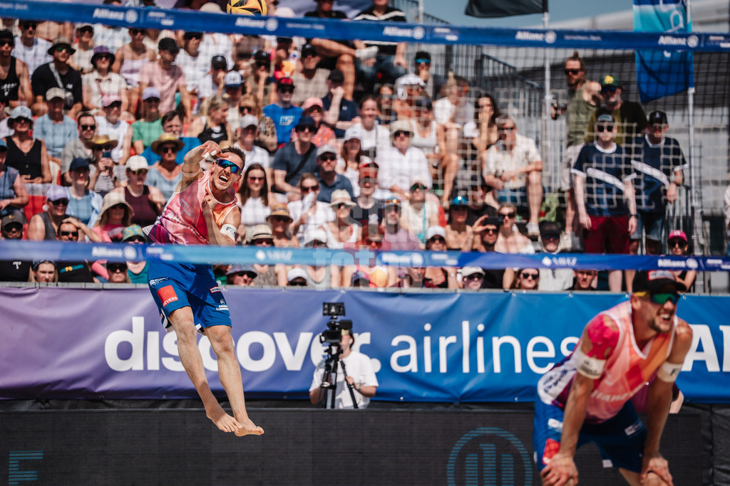 Beachvolleyball | Männer | Allianz German Beach Tour 2025 | Tourstop Bremen | 14.06.2025 | Aufschlag von David Poniewaz