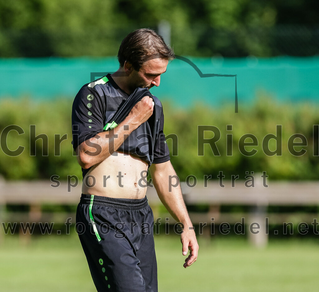 2023-07-09_113_FC_Forstern_gegen_SpVgg_Neuching | Forstern, Deutschland, 09.07.2023:
Fußball, Kreisklasse 2023 / 2024, Testspiel, FC Forstern gegen SpVgg Neuching, Endergebnis: 2:4

Johann Schindlbeck (SpVgg Neuching, #5)

Foto: Christian Riedel / fotografie-riedel.net