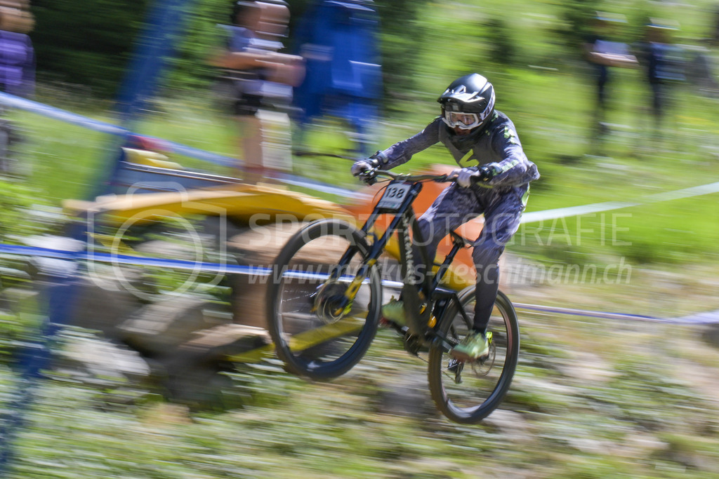 UCI Mountain Bike World Cup Lenzerheide 2022 - Downhill - 9. July 2022 | UCI Mountain Bike World Cup Lenzerheide 2022 - Downhill
Bike Kingdom, Lenzerheide
#138 GRICE Christopher (USA)
Bild: Sportfotografie Markus Aeschimann | www.markus-aeschimann.ch - Realisiert mit Pictrs.com