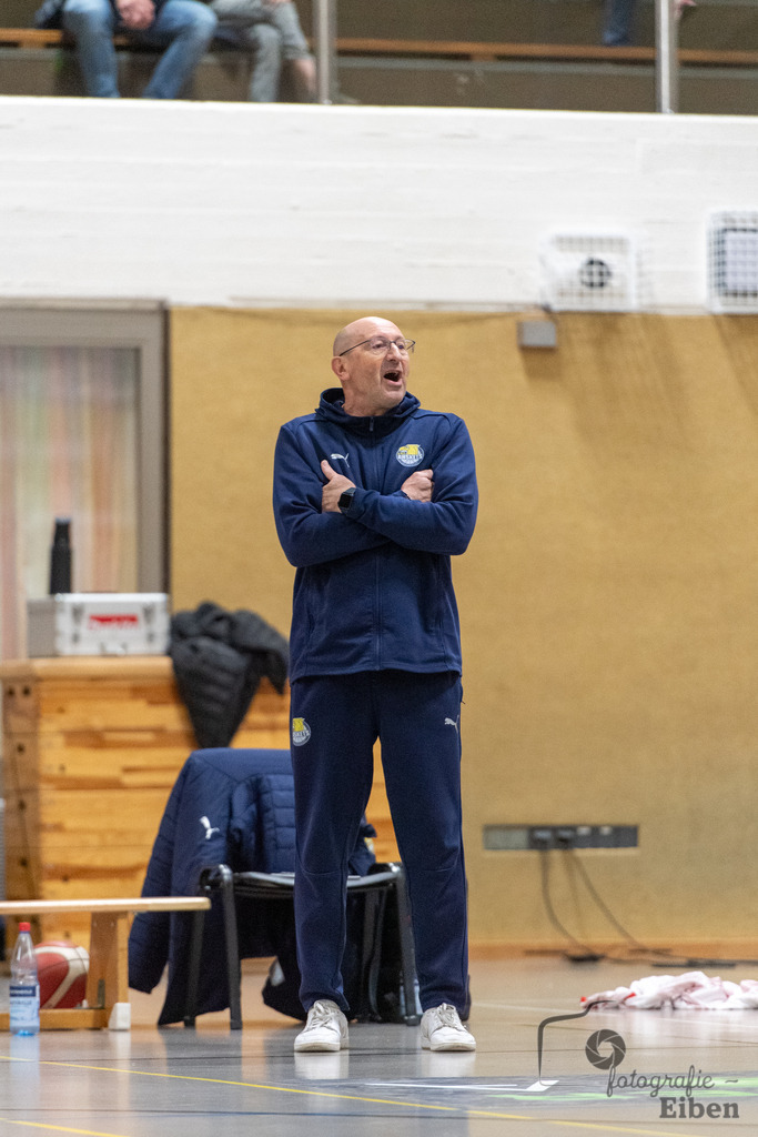 TSG Westerstede-Fortuna Logabirum | Basketball 2. Regionalliga; TSG Westerstede 2 (weiß)- Fortuna Logabirum (blau) am 12.12.2025 in Westerstede (Hössensportzentrum), Photo: Philip Eiben 2025 - Realisiert mit Pictrs.com