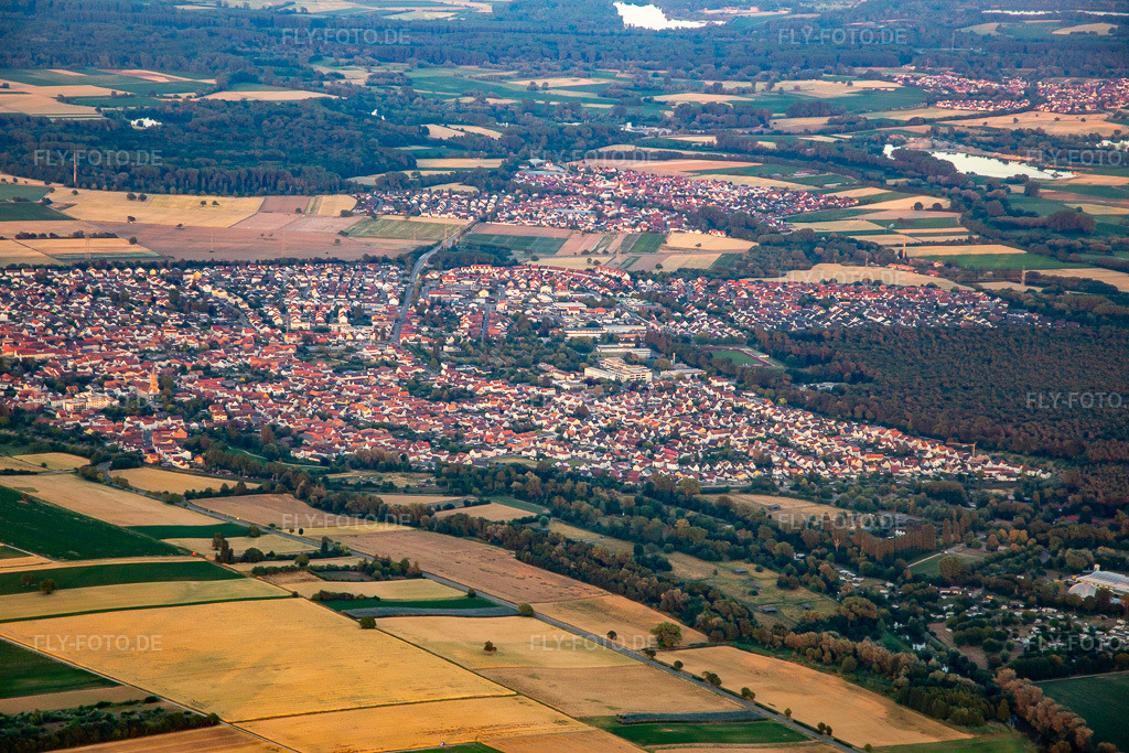 Luftbild: Ortsansicht von Nordwesten in Rülzheim im Bundesland Rheinland-Pfalz in Deutschland. Foto: IMG_137272.jpg vom 24.06.2023 durch Werner Riehm/FLY-FOTO.de