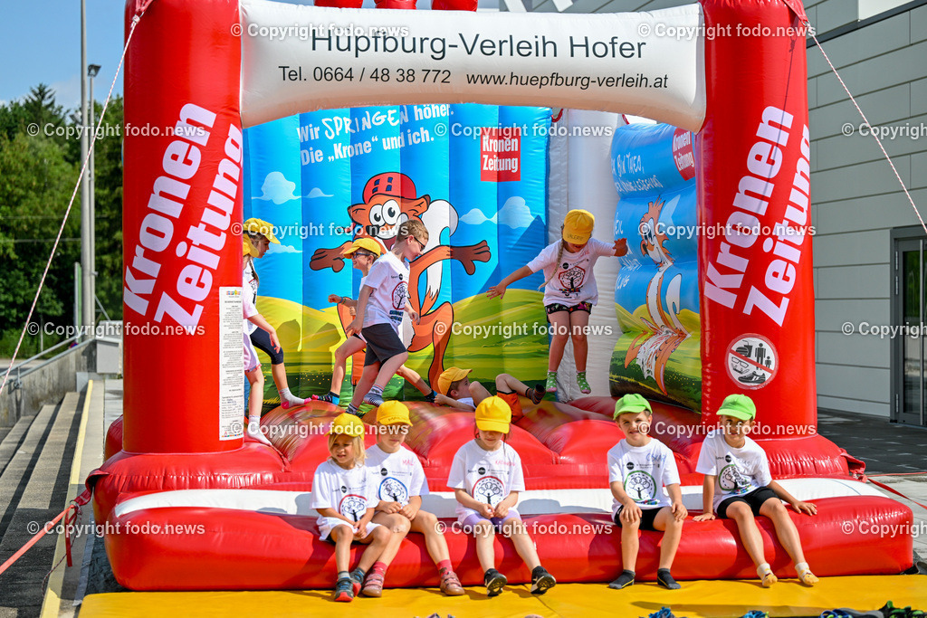 Kindergarten Olympiade 2024_ Stadion Traun_ 07.06.2024-83 | 07.06.2024, Stadion der Stadt Traun, AUT, Kindergarten Olympiade 2024, im Bild Kinder, Hindernis, Fussball, Laufen, Action