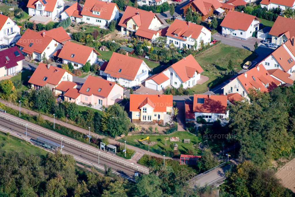 Luftbild: An der Bahn in Steinweiler im Bundesland Rheinland-Pfalz in Deutschland. Foto: IMG_8457.jpg vom 06.10.2007 durch Werner Riehm/FLY-FOTO.de