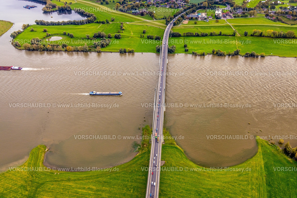 Rees241010015 | Luftbild, Fluss Rhein und Rheinbrücke Rees-Kalkar, Ortsteil Niedermörmter, Binnenschifffahrt, Rees, Niederrhein, Nordrhein-Westfalen, Deutschland