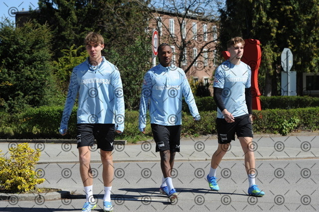 RGE_9330 | Hertha BSC, 2.Bundesliga, Herren, Training, Saison 2025/26, von li. Kennet Eichhorn, Jelani Ndi, Niklas Hildebrandt ( alle  Hertha BSC ),  Mittwoch 29.04. 2026,   Fotograf:   Ralf Gebhardt - Realisiert mit Pictrs.com