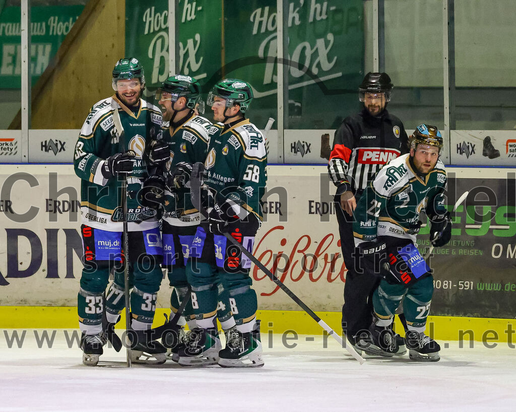 2026-02-20_113_TSV_Erding_gegen_Deggendorfer_SC | Erding, Deutschland, 20.02.2026:Eishockey, Oberliga Süd 2025 / 2026, 49. Spieltag, TSV Erding gegen Deggendorfer SC, Endergebnis: 4:1Marc Schmidpeter (Erding Gladiators, #33), Markus Eberhardt (Erding Gladiators, #94), Paul Pfenninger (Erding Gladiators, #58)Foto: Christian Riedel / fotografie-riedel.net