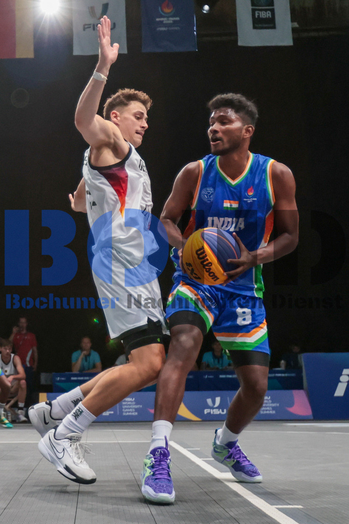 SES_TTG3X320250718-1994 | bond - Realisiert mit Pictrs.com