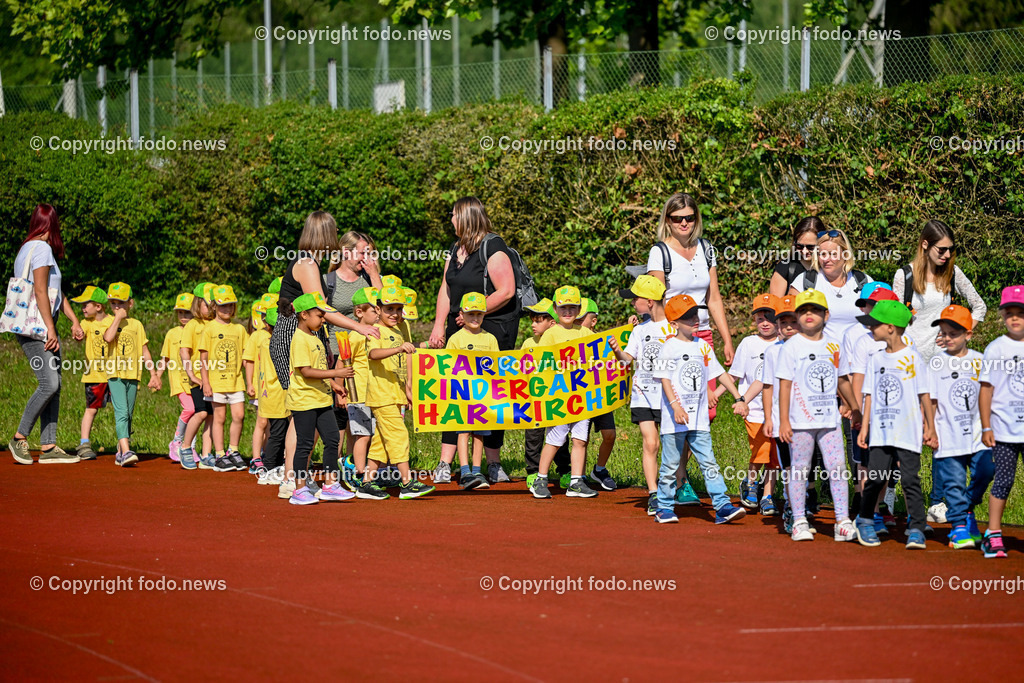 Kindergarten Olympiade 2024_ Stadion Traun_ 07.06.2024-5 | 07.06.2024, Stadion der Stadt Traun, AUT, Kindergarten Olympiade 2024, im Bild Kinder, Hindernis, Fussball, Laufen, Action