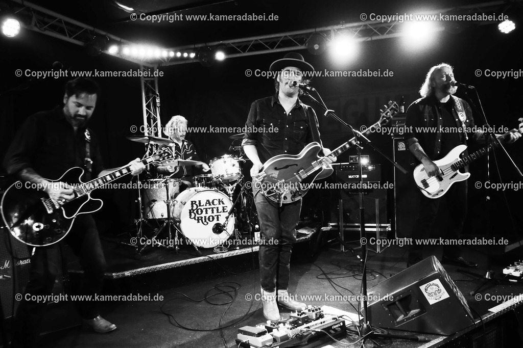 Konzert : Black Bottle Riot am 14.11.2025 im Rare Guitar in Münster | Konzert : Black Bottle Riot am 14.11.2025 im Rare Guitar in Münster - Realisiert mit Pictrs.com