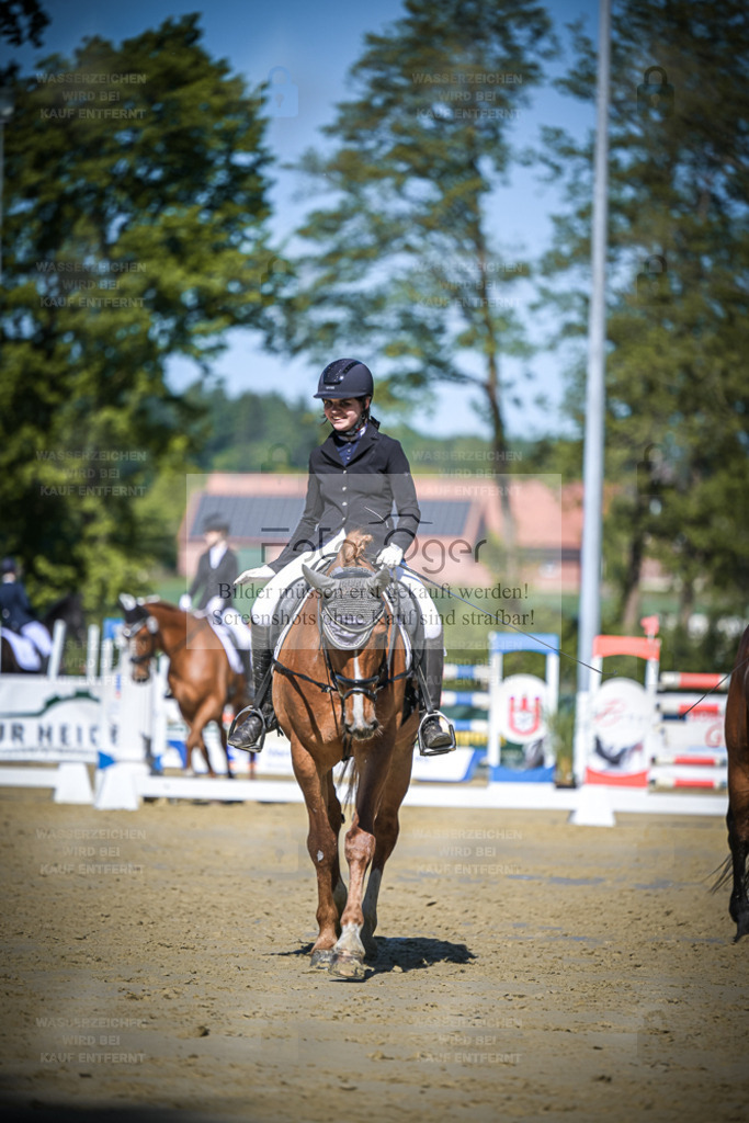 DOS_4465 | Entdecke hochwertige Reitturnierfotos von Foto Oger. Professionell, emotional und authentisch – jetzt Lieblingsmomente im Shop bestellen. - Realisiert mit Pictrs.com