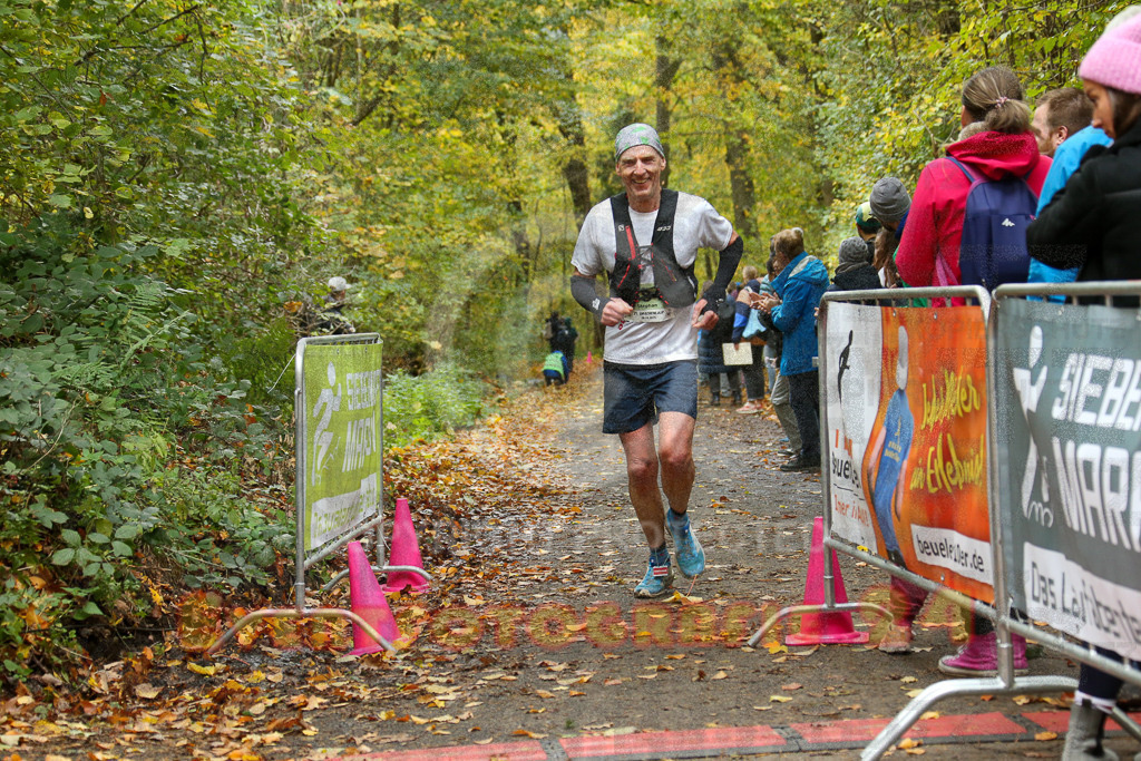 251026_1229_EX1_0493 | Sportfotografie im Rhein-Sieg Kreis, Köln, Bonn, NRW, Rheinland Pfalz, Hessen, etc. Unser Tätigkeitsfeld umfasst den Laufsport vom Volkslauf über den Marathon, Duathlon, Triathon bis zum Ultralauf wie Kölnpfad Ultra oder Schindertrail.