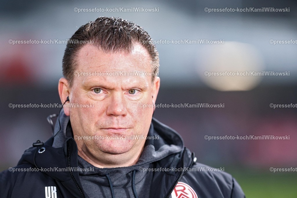 xKWIx13122501021 | 13.12.2025, xKWIx, Fußball, 3. Liga, SC Verl - Rot-Weiss Essen, SPORTCLUB Arena: Uwe Koschinat (Rot-Weiss Essen Cheftrainer) im Interview Photo: xKamilxWilkowskixPressefotoKochx