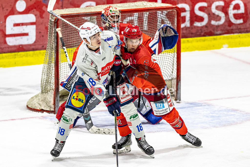 EC Peiting vs Heilbronner Falken | Eishockey Oberliga Süd 2023/2024, EC Peiting vs Heilbronner Falken,
Zweikampf zwischen Alexander DELL (HNF 18) und Alexander BIBERGER (ECP 65),
2023-10-06 in Peiting (Eisstadion)
18 Alexander DELL (HNF 18), 65 Alexander BIBERGER (ECP 65)
Copyright: WolfgangxLindner foto-lindner.de