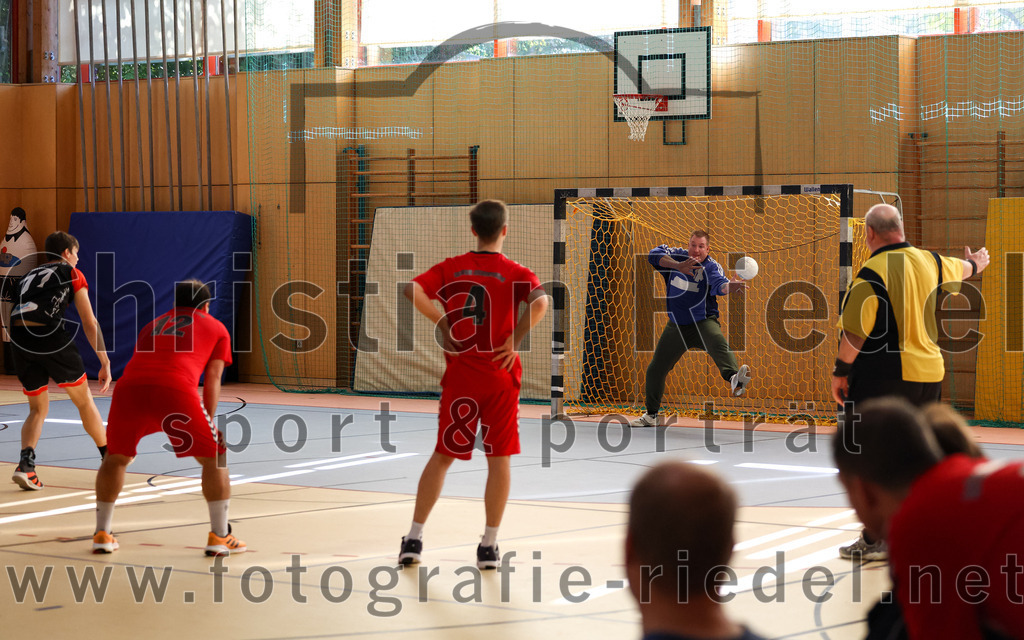 2022-10-16_064_SpVgg_Altenerding_II_gegen_SG_Moosburg_II | Erding, Deutschland, 16.10.2022:
Handball, Bezirksklasse Männer 2022 / 2023, 2. Spieltag, SpVgg Altenerding II gegen SG Moosburg II, Endergebnis: 30:23

Foto: Christian Riedel / fotografie-riedel.net