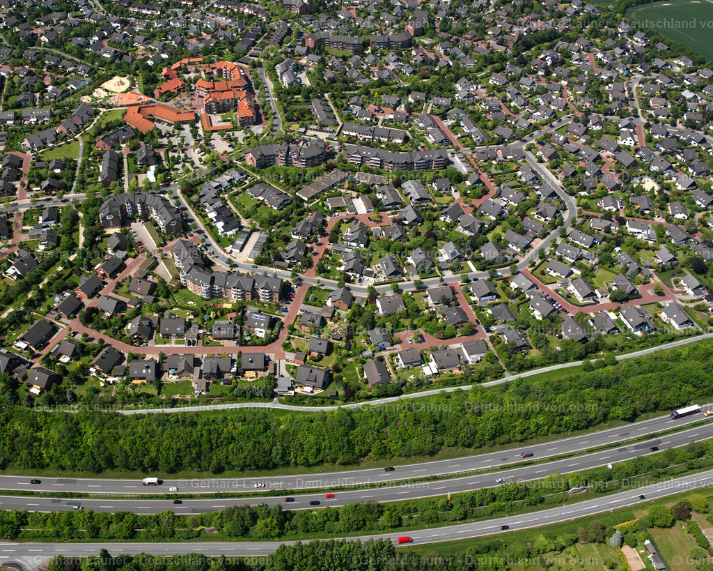 2638417 | GOSLAR OHLHOF 09.06.2006 Wohngebiet - Mischbebauung der Mehr- und Einfamilienhaussiedlung  in Ohlhof im Bundesland Niedersachsen, Deutschland // Residential area - mixed development of a multi-family housing estate and single-family housing estate  in Ohlhof in the state Lower Saxony, Germany Foto: Gerhard Launer