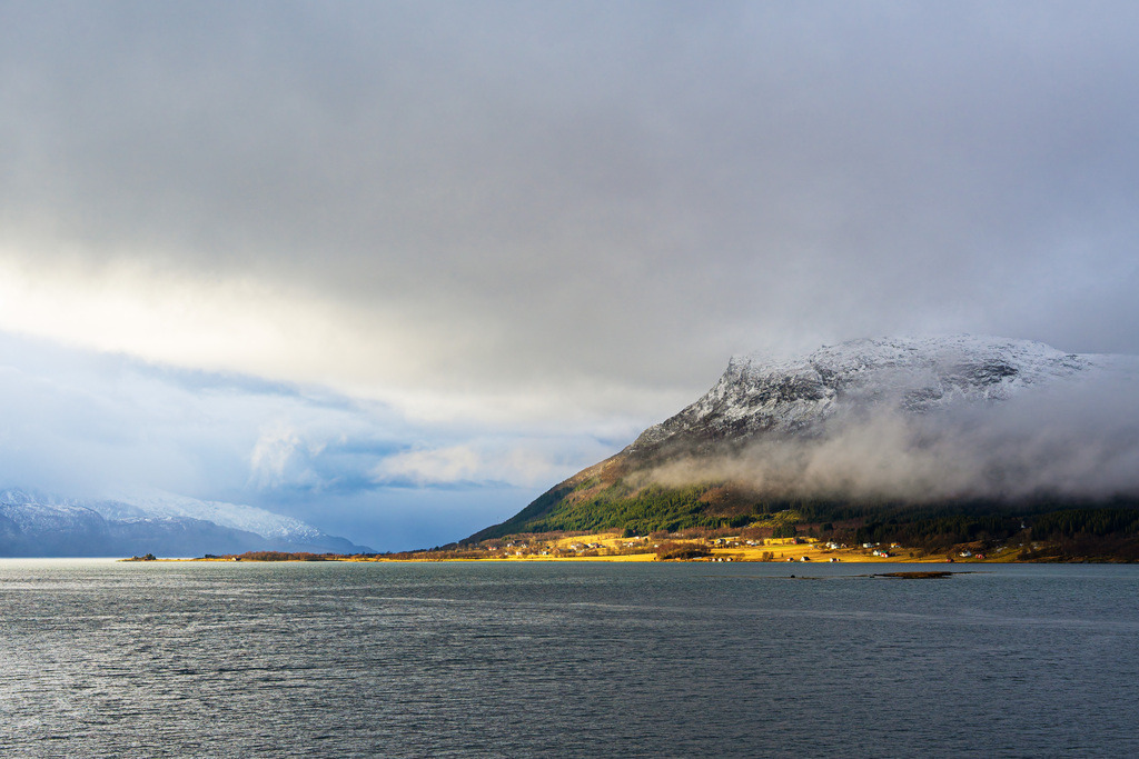 Berge und Felsen im Winter nahe Nesna in Norwegen | Berge und Felsen im Winter nahe Nesna in Norwegen.