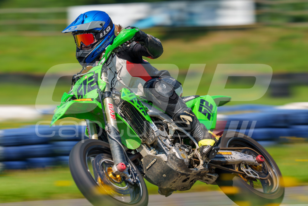 G-Cup + Supermoto Staatsmeisterschaft + Hungarian Supermoto Championship | GRIPcapture steht für authentische Sportfotografie in Österreich – für Momente, die mehr sind als Geschwindigkeit oder Ergebnis. Es geht um Emotion, Spannung, Fokus und den Augenblick, der oft nur einen Wimpernschlag dauert.Ob Motorsport, Teamsport oder 
