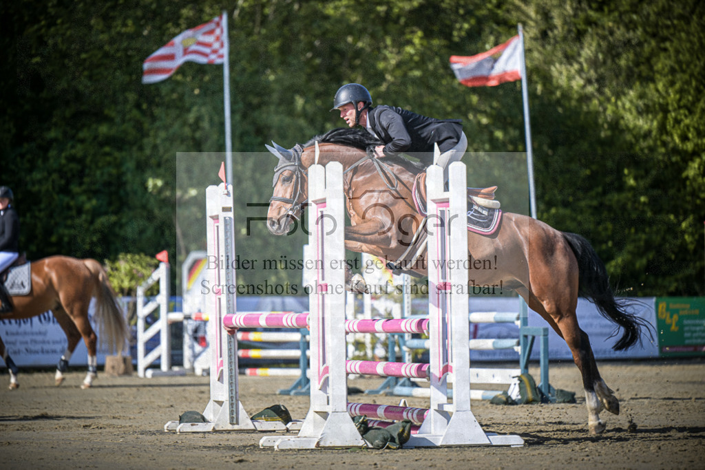 DOS_7457 | Entdecke hochwertige Reitturnierfotos von Foto Oger. Professionell, emotional und authentisch – jetzt Lieblingsmomente im Shop bestellen.Deutschlandweite Turnierfotografie. - Realisiert mit Pictrs.com