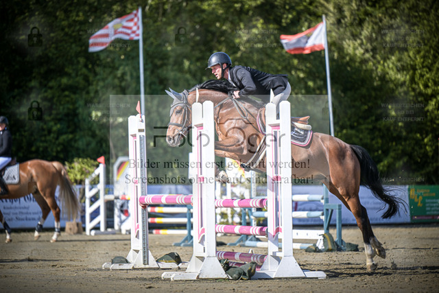 DOS_7457 | Entdecke hochwertige Reitturnierfotos von Foto Oger. Professionell, emotional und authentisch – jetzt Lieblingsmomente im Shop bestellen. - Realized with Pictrs.com