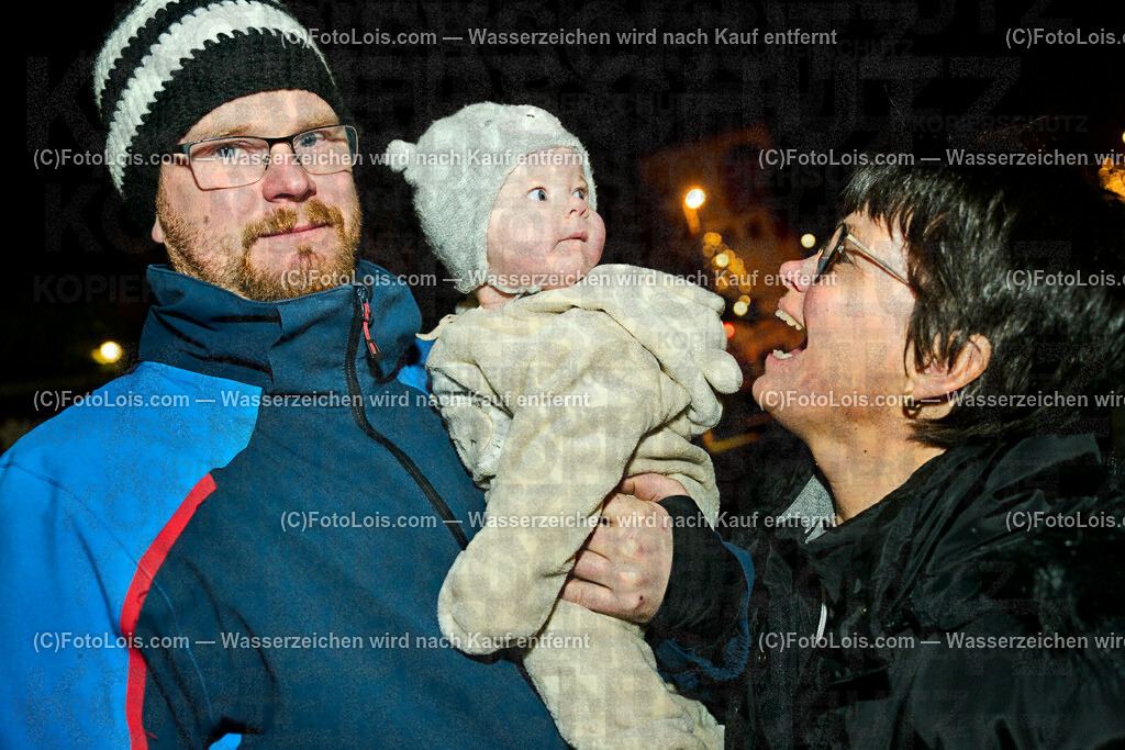 ALP7741_Wieselburger Advent_Nikolaus-Familie Grubmueller | (C)FotoLois.com, Alois Spandl, Wieselburger Advent im Schlosspark, Besuch durch den Hl. Nikolaus und seinen Krampussen, Sa 3. Dezember 2022.