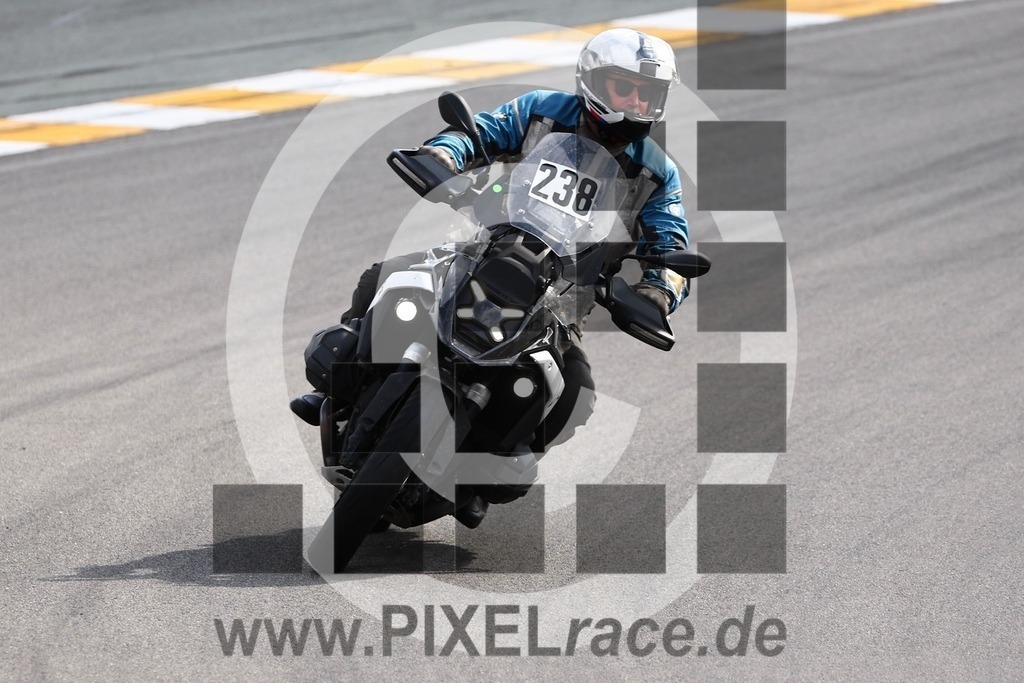 0238-20260611_00373 | Schöne Erinnerungen an spannende Momente - das festzuhalten ist unser Job. PIXELrace.de ist seit 2003 auf den Rennstrecken Europas unterwegs um die Action draußen beim Fahren und die wunderbare Stimmung imm Fahrerlager für euch einzufangen.