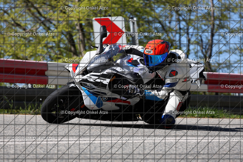 IMG_8224 | Fotograf am Kyffhäuser. Onkel Atze. Kyffhäuser Rennstrecke. Café36. Motorsportfotografie. - Realisiert mit Pictrs.com
