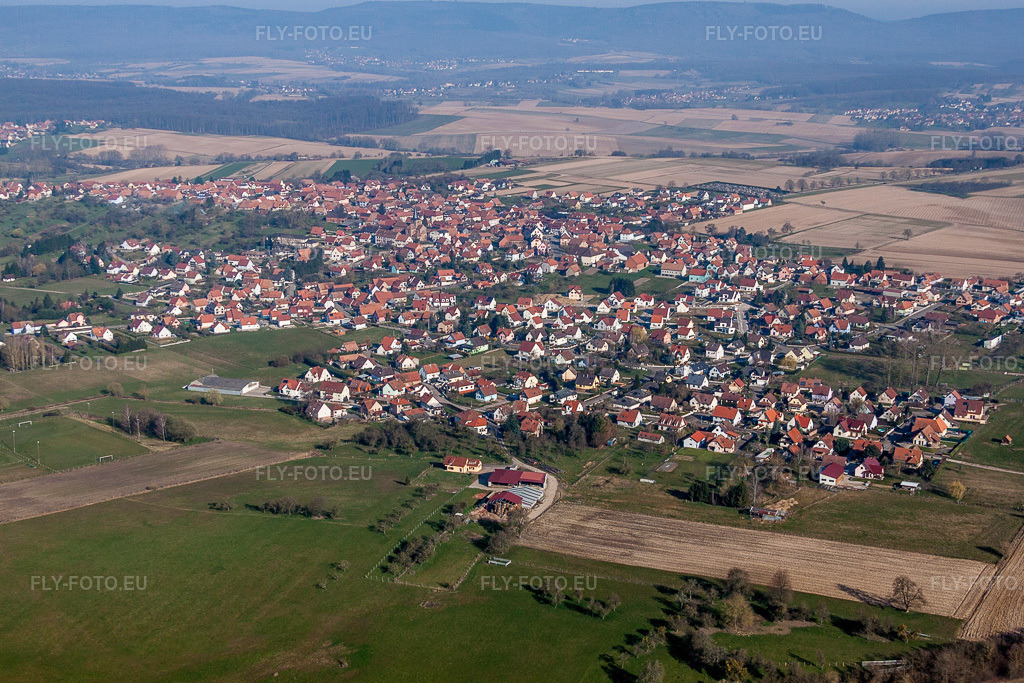 Vue aérienne: Champs agricoles et terres arables à Surbourg dans le département Bas Rhin, France. Photo: IMG_62752.jpg prise le 09/03/2014 par Werner Riehm/FLY-FOTO.eu – Résolution de l'original: 4752 x 3168 px