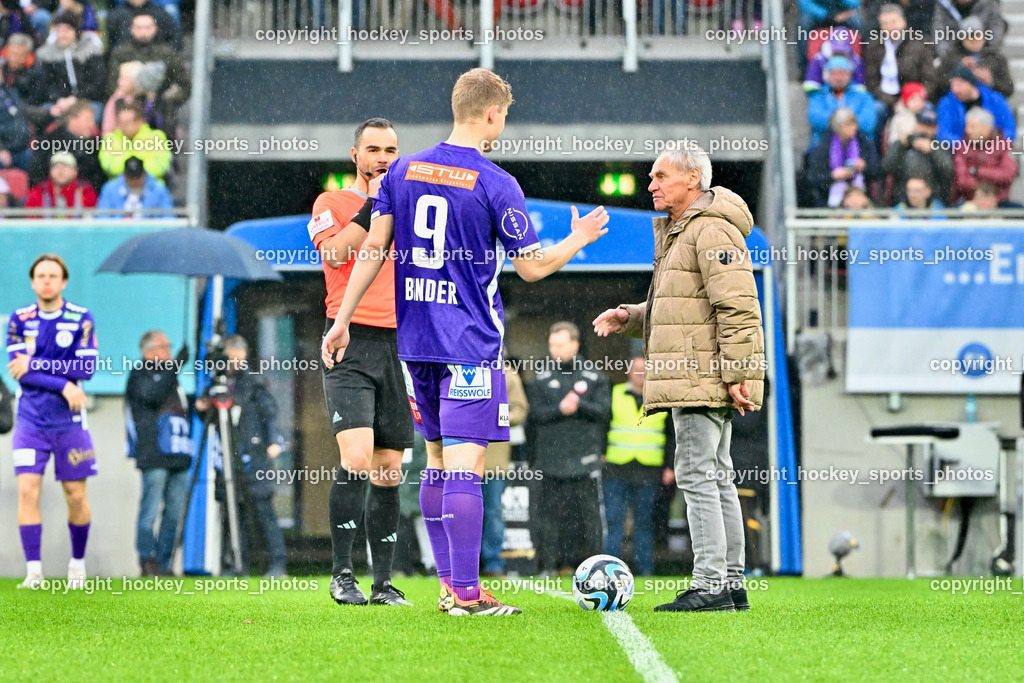 Austria Klagenfurt vs. SK Rapid 10.3.2024 | Ehrenanstoss Franz Hasil, #9 Nicolas Binder, Stefan Ebner Referee