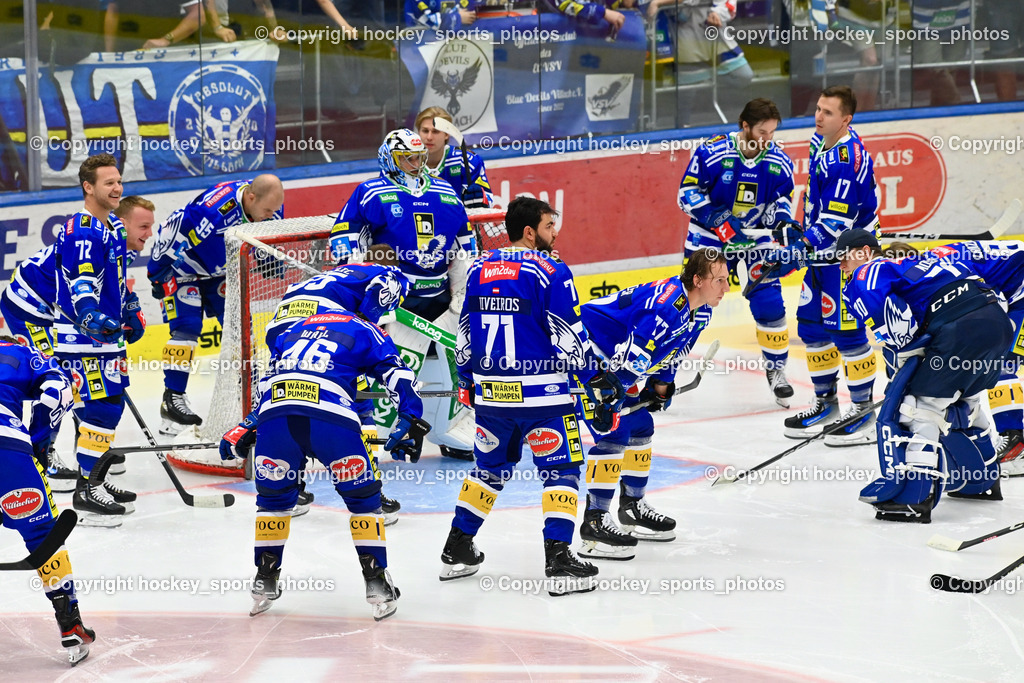 EC IDM Wärmepumpen VSV vs. HC Pustertal 8.10.2023 | EC VSV Mannschaft, EC IDM Wärmepumpen VSV vs. HC Pustertal 8.10.2023, EC IDM Wärmepumpen VSV vs. HC Pustertal am 08.10.2023 in Villach (Stadthalle Villach), Austria, (Photo by Bernd Stefan)