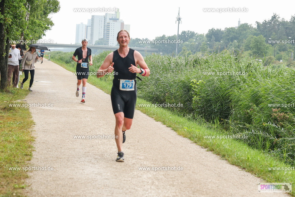 LUR_1569 | 34. M-net Erlanger Triathlon 2025 #erlangertriathlon  #mnettriathlon2025 #mnettriathlon #team #olympischedistanz #mitteldistanz #triathlon #maindonaukanal  #erlangertriathlon2025 #yourpictrs #tv1848 #tv1848erlangen  #triathlonbayern #sportinerlangen #demsportverbunden #sportshot_your_pictrs Copyright: www.sportshot.de