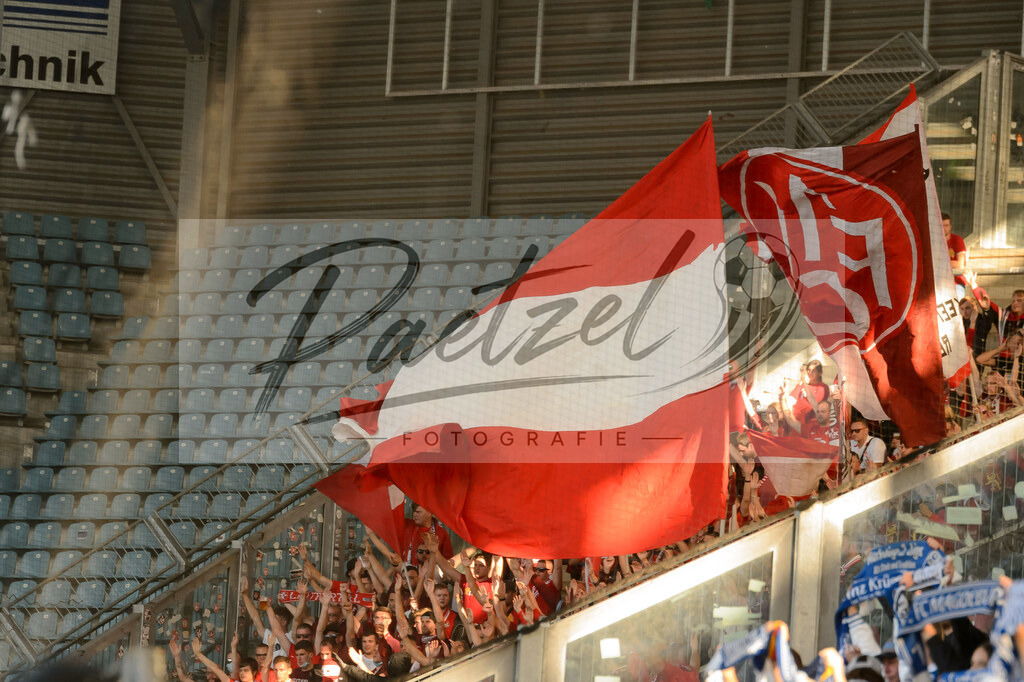 FCMFCK20210904_104 | Fussball, Herren: . Fans vom 1. FC Kaiserslautern beim Spiel der 3. Liga zwischen 1. FC Magdeburg und 1. FC Kaiserslautern in der MDCC-Arena am 04.09.2021 in Magdeburg, Deutschland.DFB / DFL REGULATIONS PROHIBIT ANY USE OF PHOTOGRAPHS AS IMAGE SEQUENCES AND/OR QUASI-VIDEO. - Realisiert mit Pictrs.com